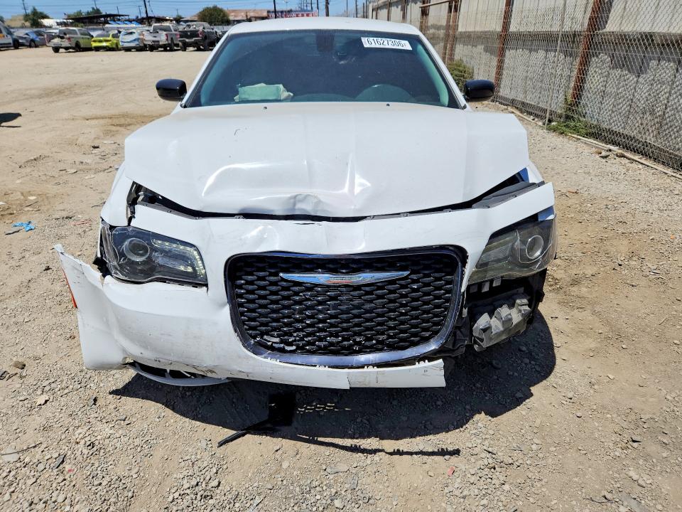 Продаж на аукціоні авто 2018 Chrysler 300, vin: 2C3CCAAG4JH191512, номер лоту: 61627306