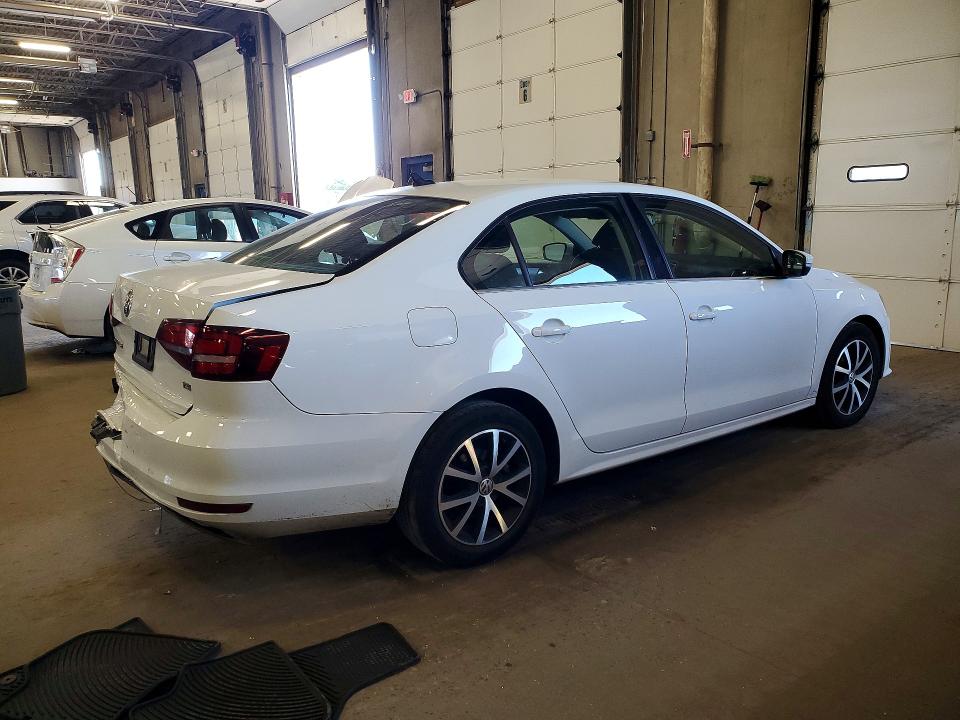 60888166 :رقم المزاد ، 3VWDB7AJ4HM237740 vin ، 2017 Volkswagen Jetta مزاد بيع