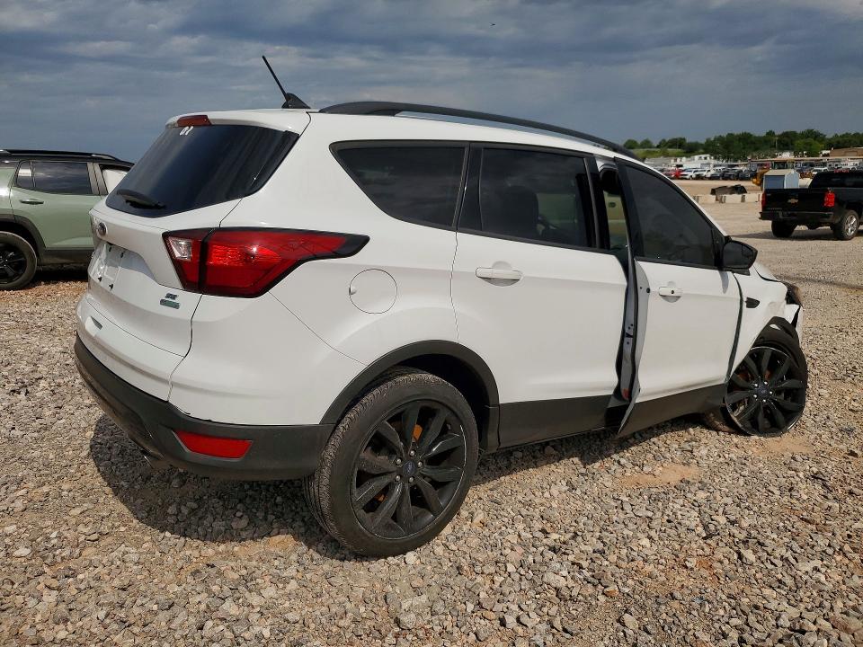 60398836 :رقم المزاد ، 1FMCU0GD2KUA73419 vin ، 2019 Ford Escape مزاد بيع