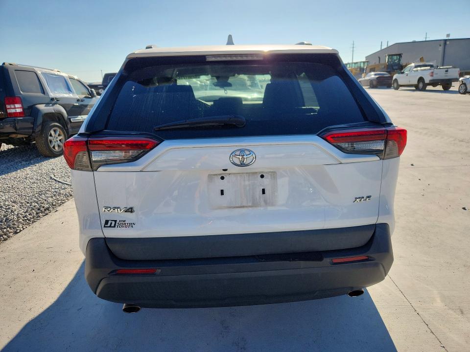 62581776 :رقم المزاد ، 2T3W1RFV3MC162562 vin ، 2021 Toyota Rav4 مزاد بيع