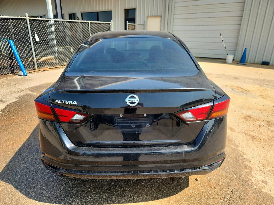 62583796 :رقم المزاد ، 1N4BL4BV0MN368659 vin ، 2021 Nissan Altima مزاد بيع
