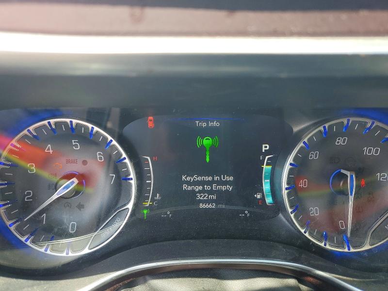 61850956 :رقم المزاد ، 2C4RC1GG8HR505177 vin ، 2017 Chrysler Pacifica مزاد بيع