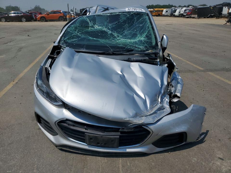 61795176 :رقم المزاد ، 3GNCJKSBXLL112260 vin ، 2020 Chevrolet Trax مزاد بيع