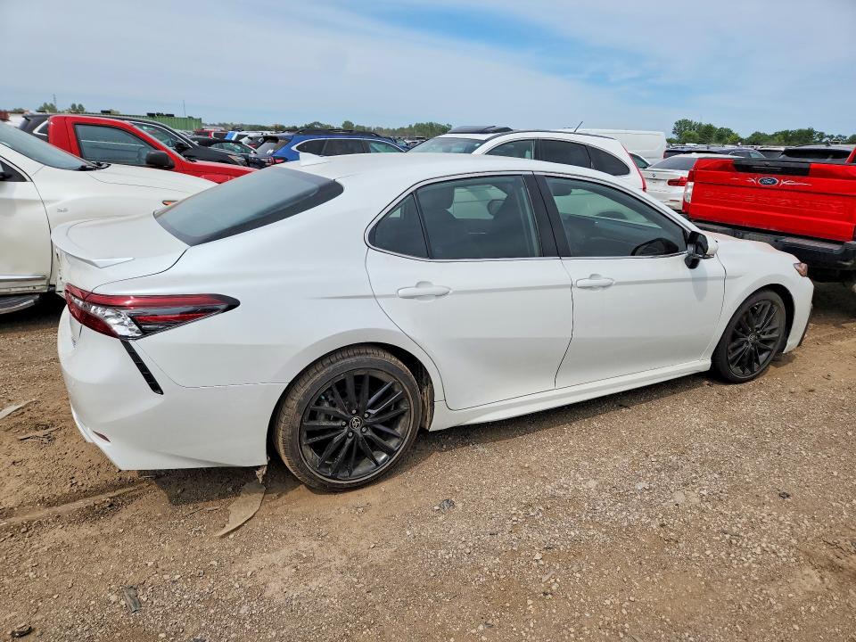 60683836 :رقم المزاد ، 4T1K31AK8NU572273 vin ، 2022 Toyota Camry مزاد بيع