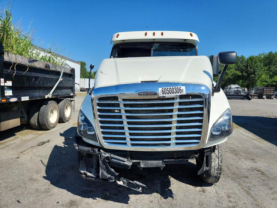 60500306 :رقم المزاد ، 3AKJGEDR7JSJV9374 vin ، 2018 Freightliner Cascadia 125 مزاد بيع