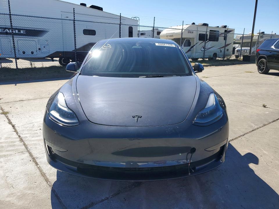 62681726 :رقم المزاد ، 5YJ3E1EB2NF319634 vin ، 2022 Tesla Model 3 مزاد بيع