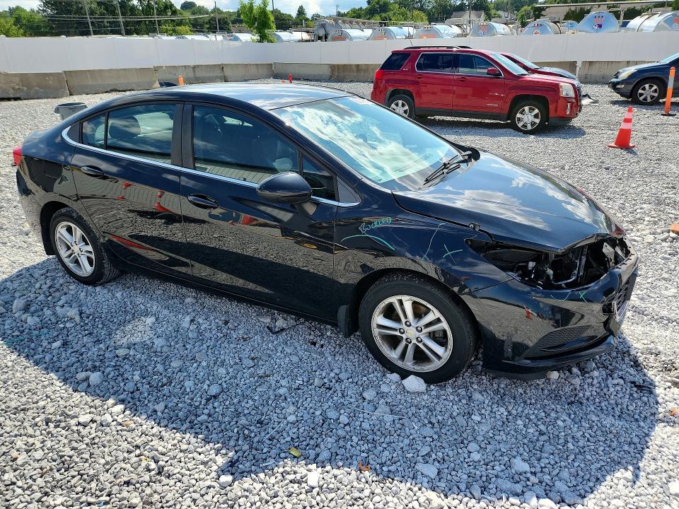 2018 Chevrolet Cruze მანქანა იყიდება აუქციონზე, vin: 1G1BE5SM5J7103715, აუქციონის ნომერი: 62942306