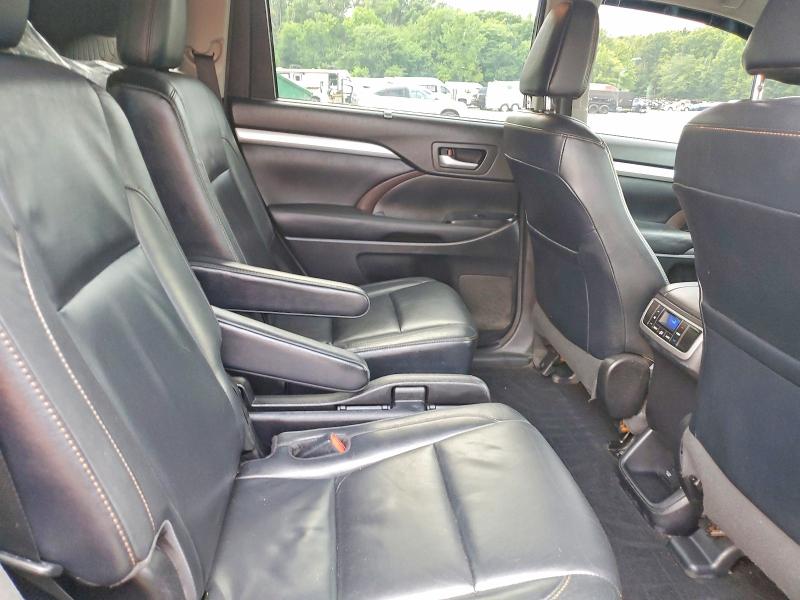 62984476 :رقم المزاد ، 5TDJZRFH4HS415407 vin ، 2017 Toyota Highlander مزاد بيع