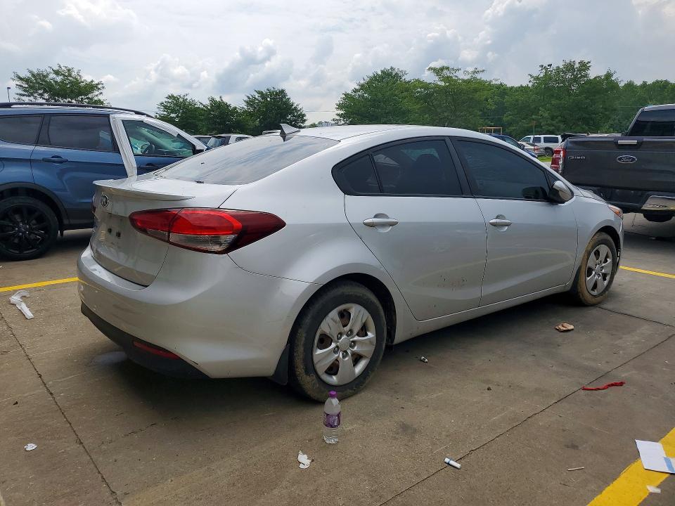 2017 Kia Forte მანქანა იყიდება აუქციონზე, vin: 3KPFL4A7XHE095237, აუქციონის ნომერი: 59785306