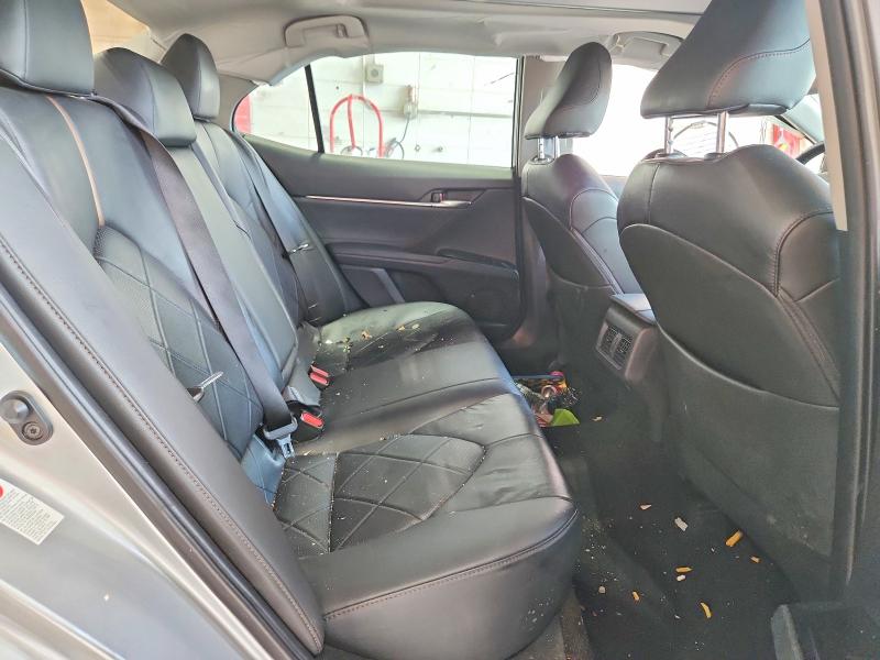 59305456 :رقم المزاد ، 4T1B11HK2JU530428 vin ، 2018 Toyota Camry مزاد بيع