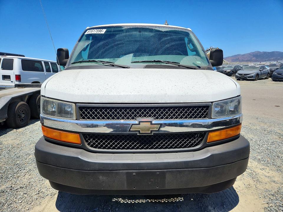61617596 :رقم المزاد ، 1GCWGBFP3K1175622 vin ، 2019 Chevrolet Express 2500 مزاد بيع