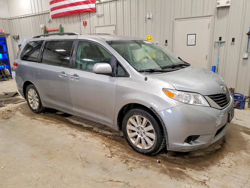 Продаж на аукціоні авто 2011 Toyota Sienna, vin: 5TDJK3DC1BS014512, номер лоту: 61003846