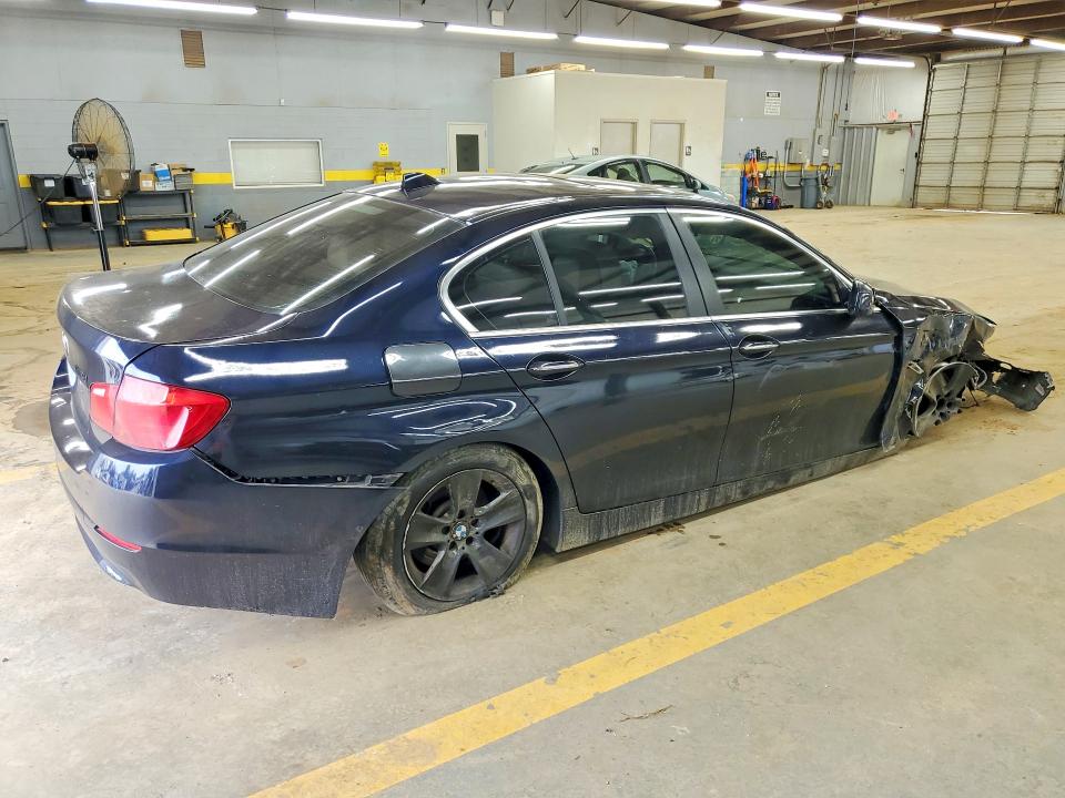 62637536 :رقم المزاد ، WBAFR1C51BC741818 vin ، 2011 Bmw 528 مزاد بيع