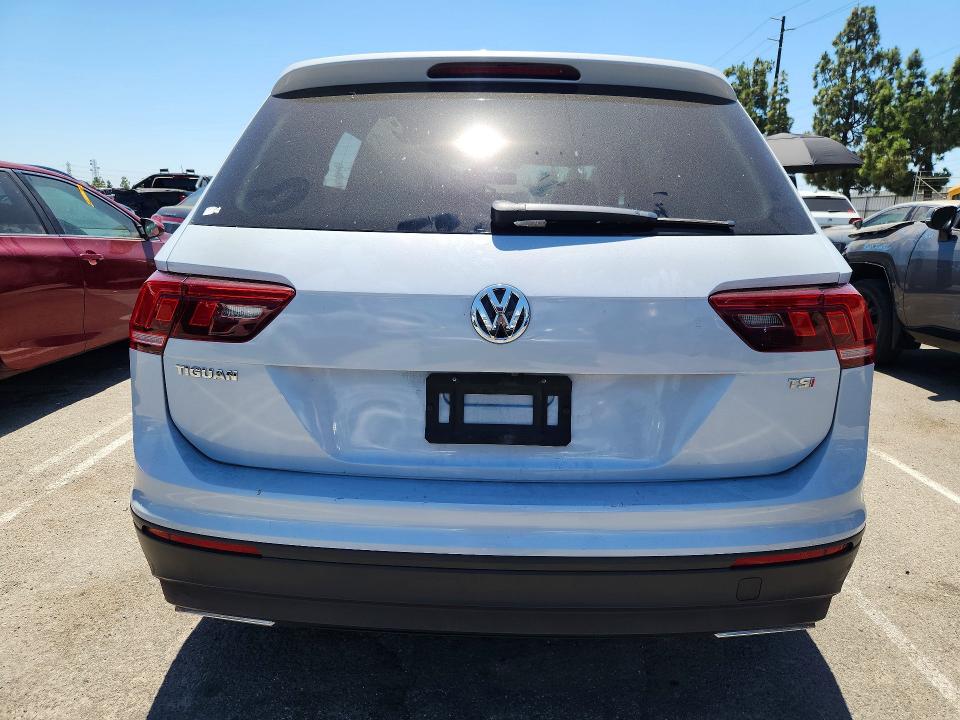60778076 :رقم المزاد ، 3VV1B7AX0JM208236 vin ، 2018 Volkswagen Tiguan مزاد بيع