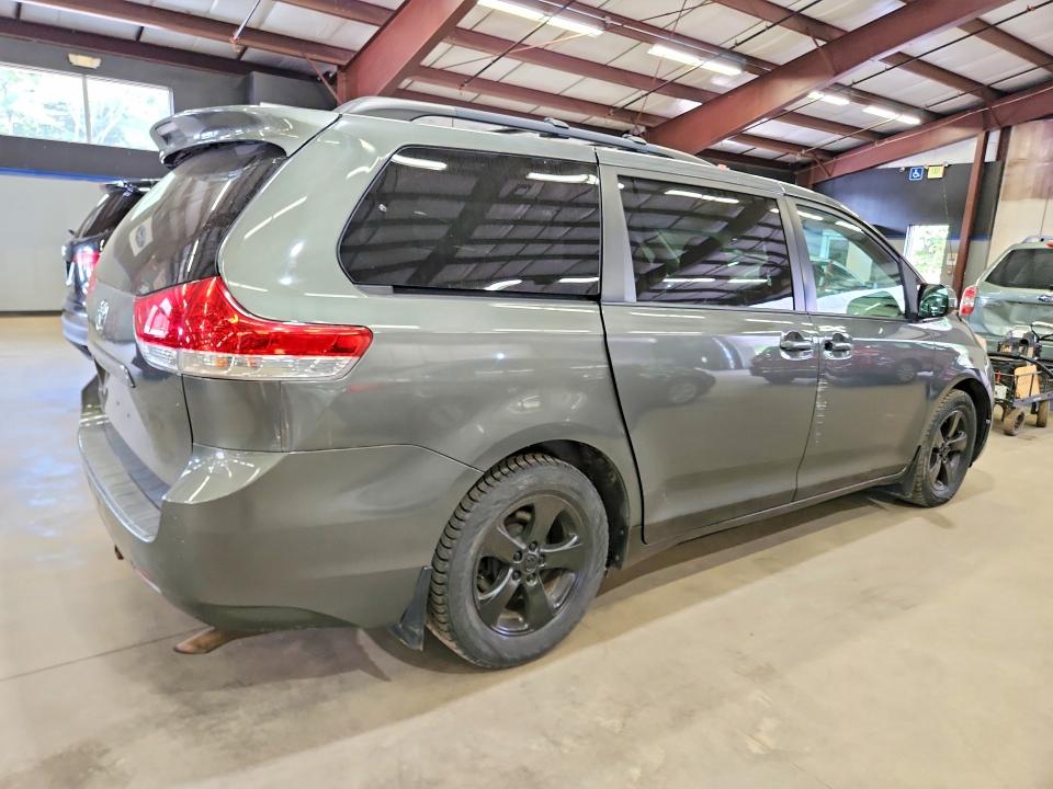 Продажа на аукционе авто 2012 Toyota Sienna, vin: 5TDKK3DC2CS277811, номер лота: 62562566