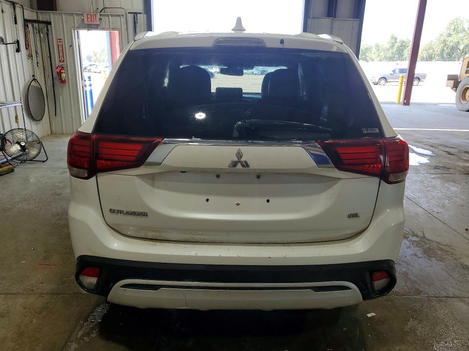 63679686 :رقم المزاد ، JA4AZ3A30LZ019548 vin ، 2020 Mitsubishi Outlander مزاد بيع
