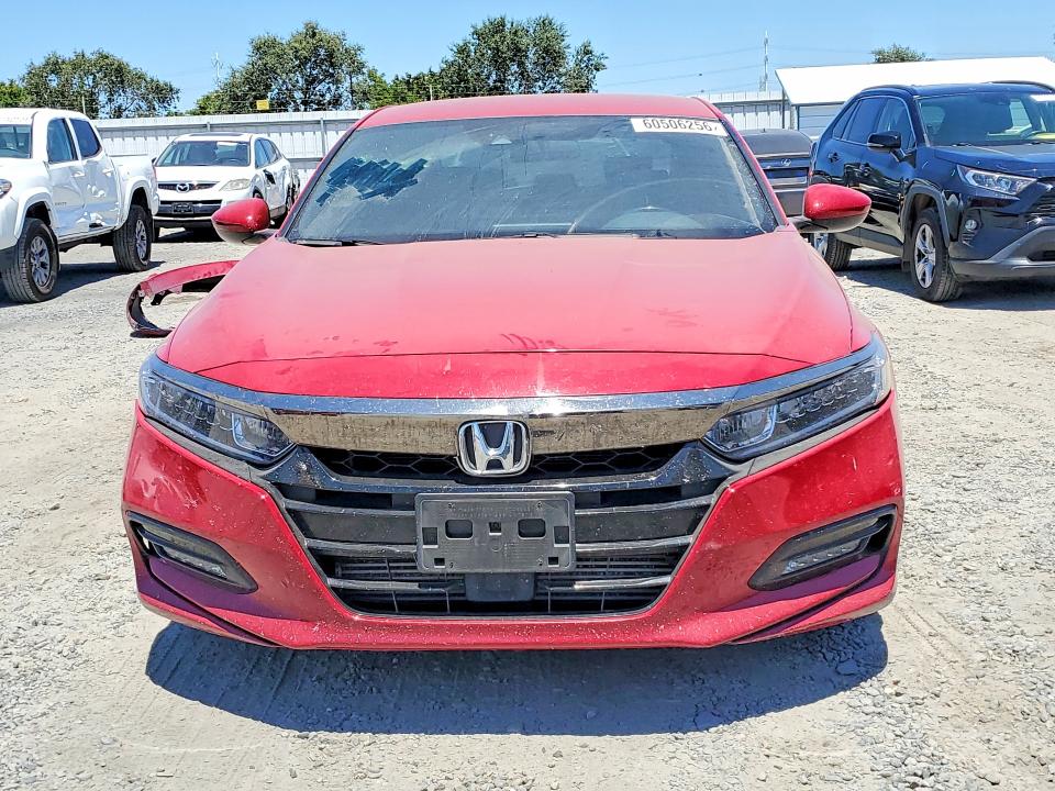 60506256 :رقم المزاد ، 1HGCV1F30JA205868 vin ، 2018 Honda Accord مزاد بيع