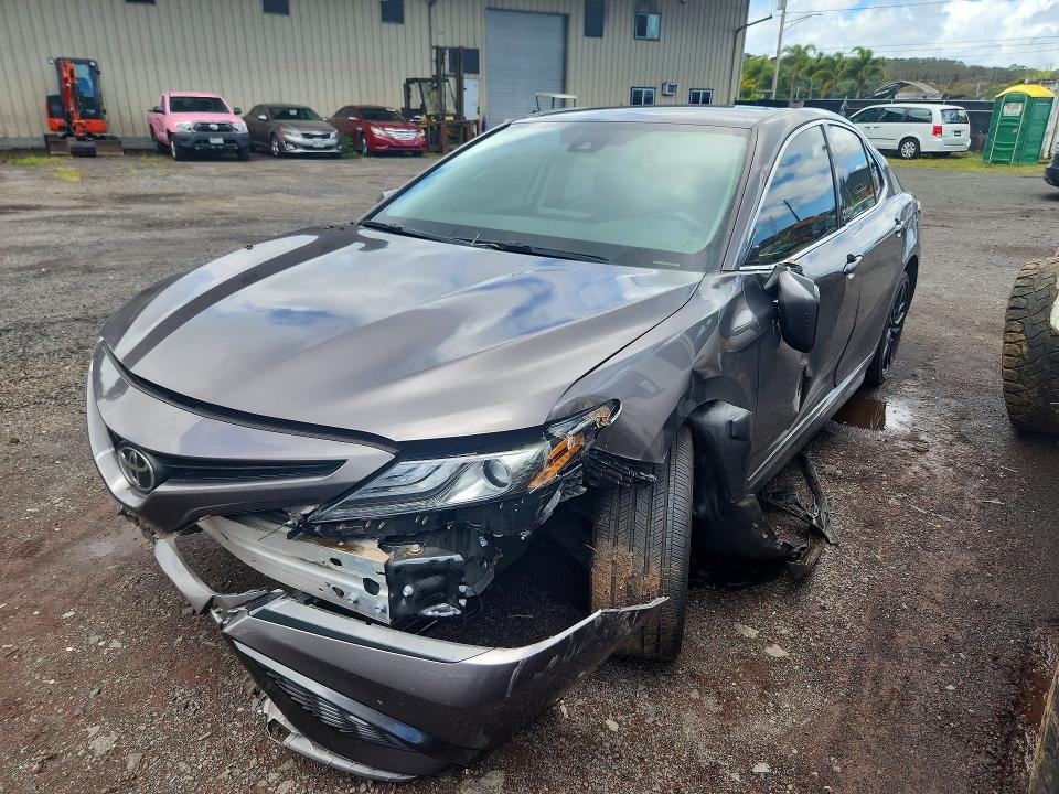 61049676 :رقم المزاد ، 4T1K61AK5NU051826 vin ، 2022 Toyota Camry مزاد بيع