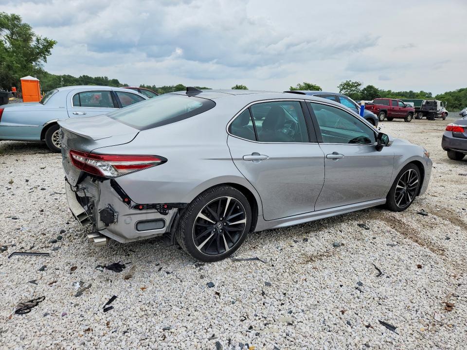 61686676 :رقم المزاد ، 4T1B61HK2KU746119 vin ، 2019 Toyota Camry مزاد بيع