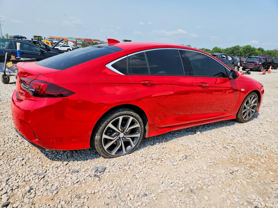 61135846 :رقم المزاد ، W04GS6SS3J1103896 vin ، 2018 Buick Regal مزاد بيع
