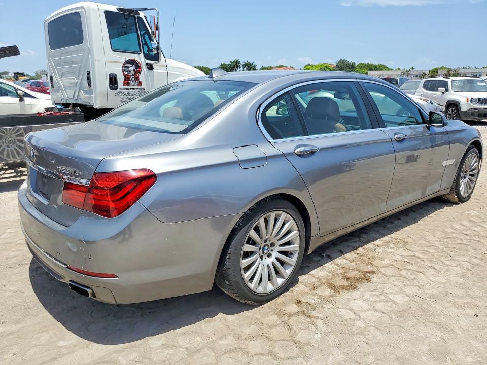 61334126 :رقم المزاد ، WBAYE8C51DDE22285 vin ، 2013 Bmw 750 مزاد بيع