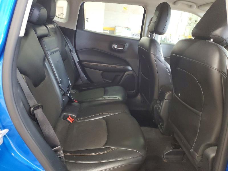 61978686 :رقم المزاد ، 3C4NJDBB9JT168412 vin ، 2018 Jeep Compass مزاد بيع