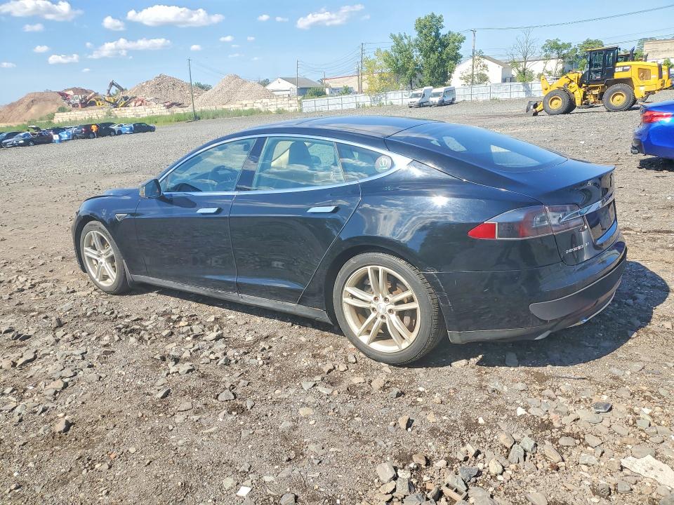 60146076 :رقم المزاد ، 5YJSA1CN1DFP12575 vin ، 2013 Tesla Model S مزاد بيع