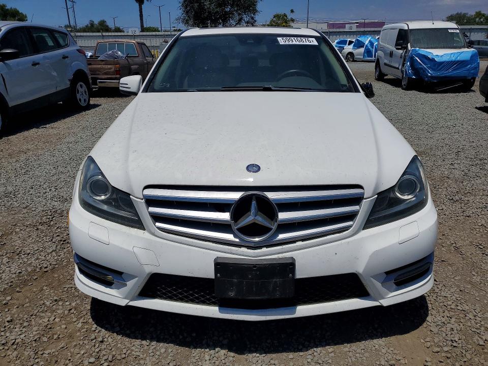 2013 Mercedes-benz C მანქანა იყიდება აუქციონზე, vin: WDDGF4HB4DA851587, აუქციონის ნომერი: 59916876