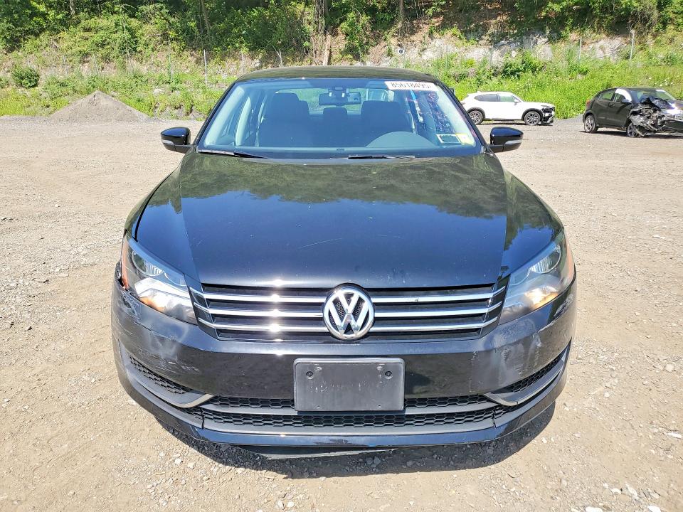 85618495 :رقم المزاد ، 1VWBP7A33DC111133 vin ، 2013 Volkswagen Passat مزاد بيع
