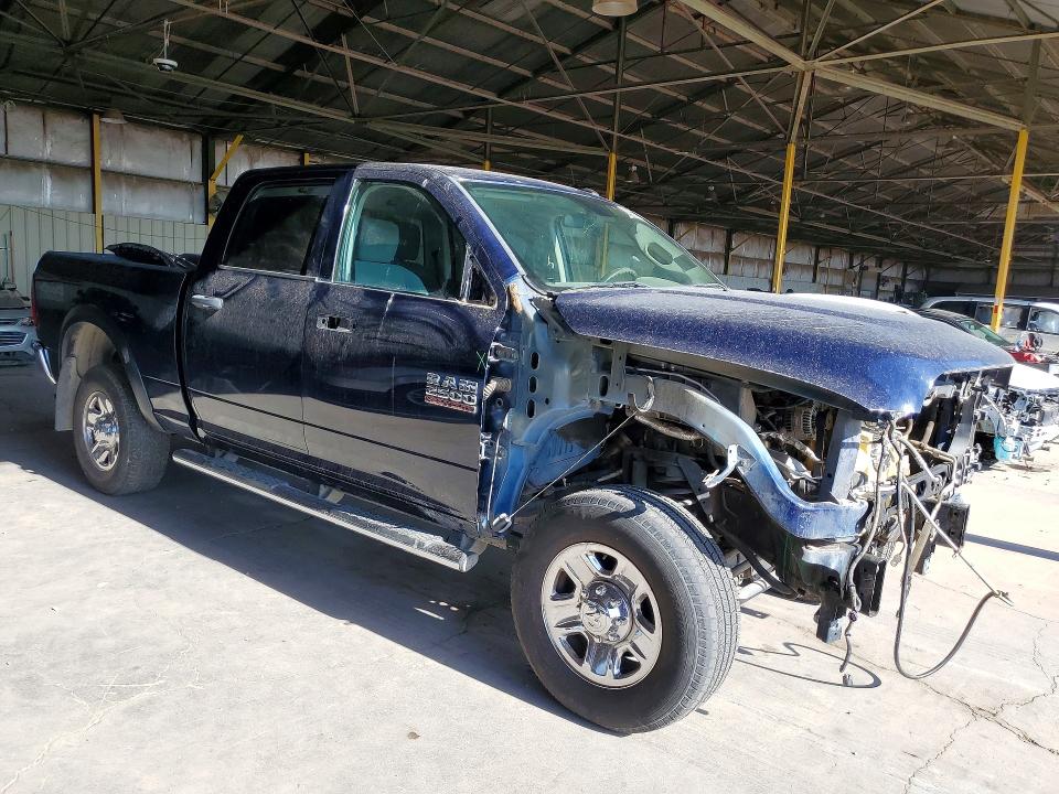 62666016 :رقم المزاد ، 3C6UR5CLXJG137171 vin ، 2018 Ram 2500 مزاد بيع