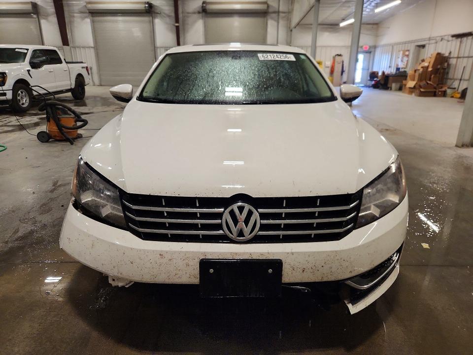 62124256 :رقم المزاد ، 1VWCH7A38CC040110 vin ، 2012 Volkswagen Passat مزاد بيع