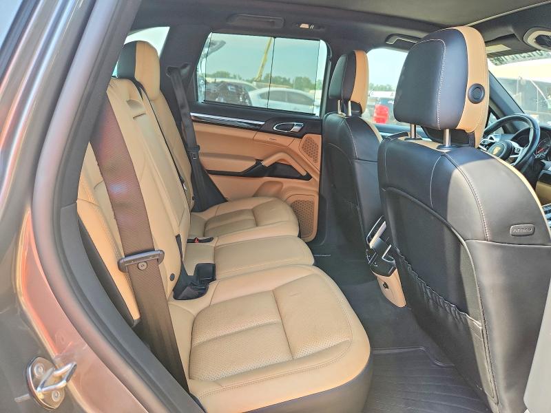 61291816 :رقم المزاد ، WP1AF2A28GLA40512 vin ، 2016 Porsche Cayenne مزاد بيع