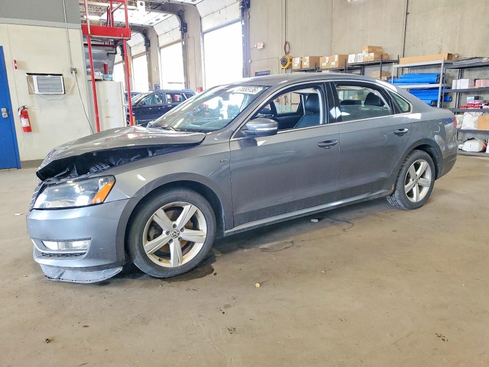61855136 :رقم المزاد ، 1VWAS7A32FC113484 vin ، 2015 Volkswagen Passat مزاد بيع