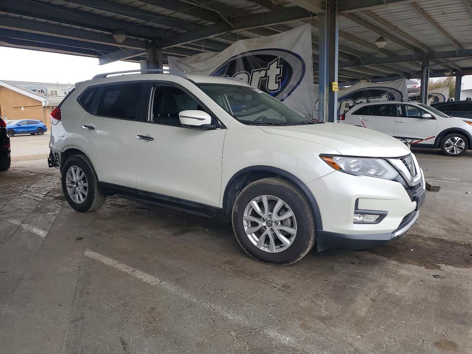 60090946 :رقم المزاد ، 5N1AT2MT2HC865487 vin ، 2017 Nissan Rogue مزاد بيع