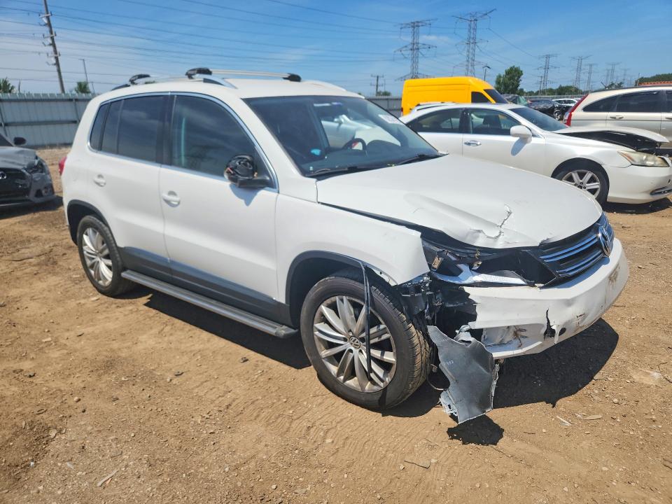 2014 Volkswagen Tiguan მანქანა იყიდება აუქციონზე, vin: WVGBV3AX5EW526812, აუქციონის ნომერი: 62874126
