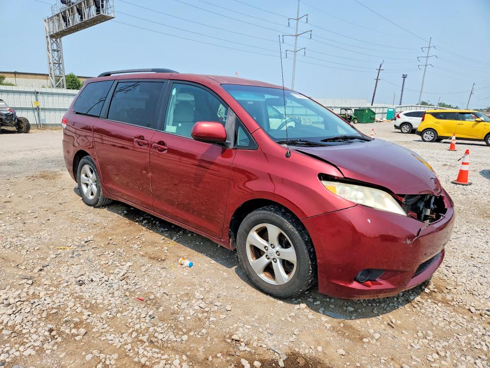61208946 :رقم المزاد ، 5TDKK3DC9BS031644 vin ، 2011 Toyota Sienna مزاد بيع