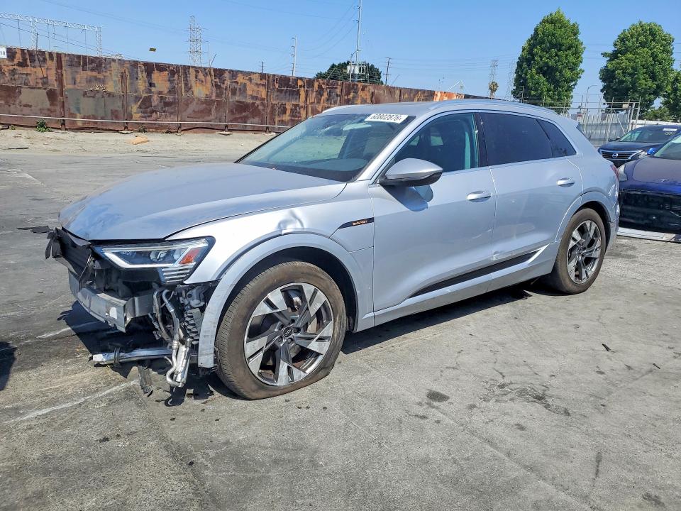 Продаж на аукціоні авто 2022 Audi E-tron, vin: WA1AAAGEXNB031240, номер лоту: 60802876