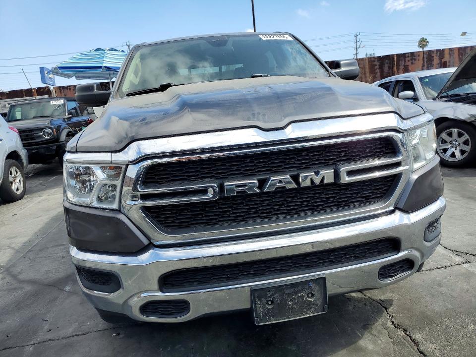 60827556 :رقم المزاد ، 1C6RREGT8KN590598 vin ، 2019 Ram 1500 مزاد بيع