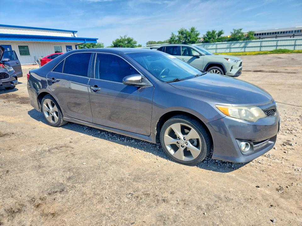 57572046 :رقم المزاد ، 4T1BK1FK2CU014640 vin ، 2012 Toyota Camry مزاد بيع