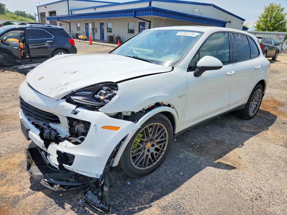Продажа на аукционе авто 2017 Porsche Cayenne, vin: WP1AE2A2XHLA76075, номер лота: 61301176