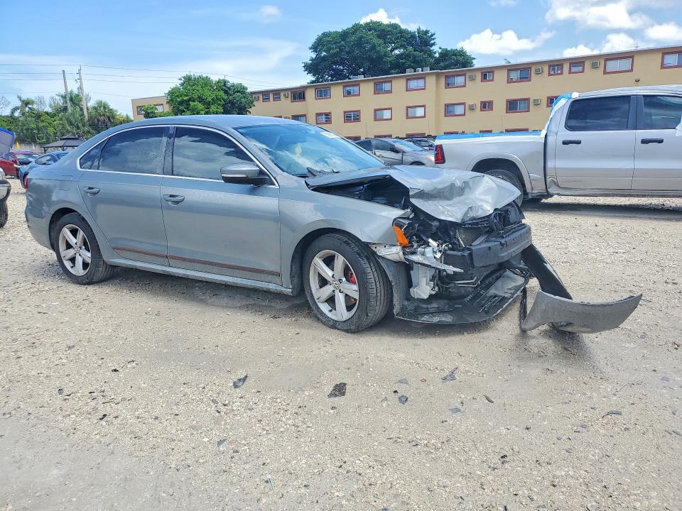 59991026 :رقم المزاد ، 1VWBH7A37DC104733 vin ، 2013 Volkswagen Passat مزاد بيع