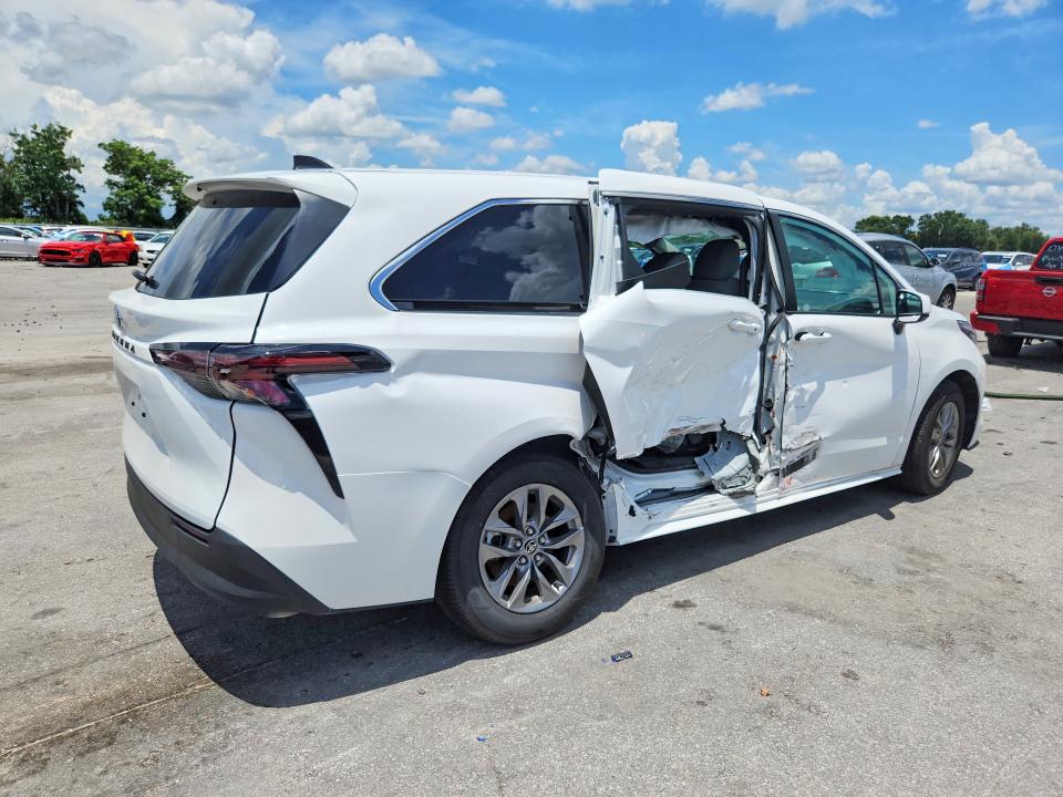 Продажа на аукционе авто 2026 Toyota Sienna, vin: 5TDKRKEC2TS290336, номер лота: 60003036