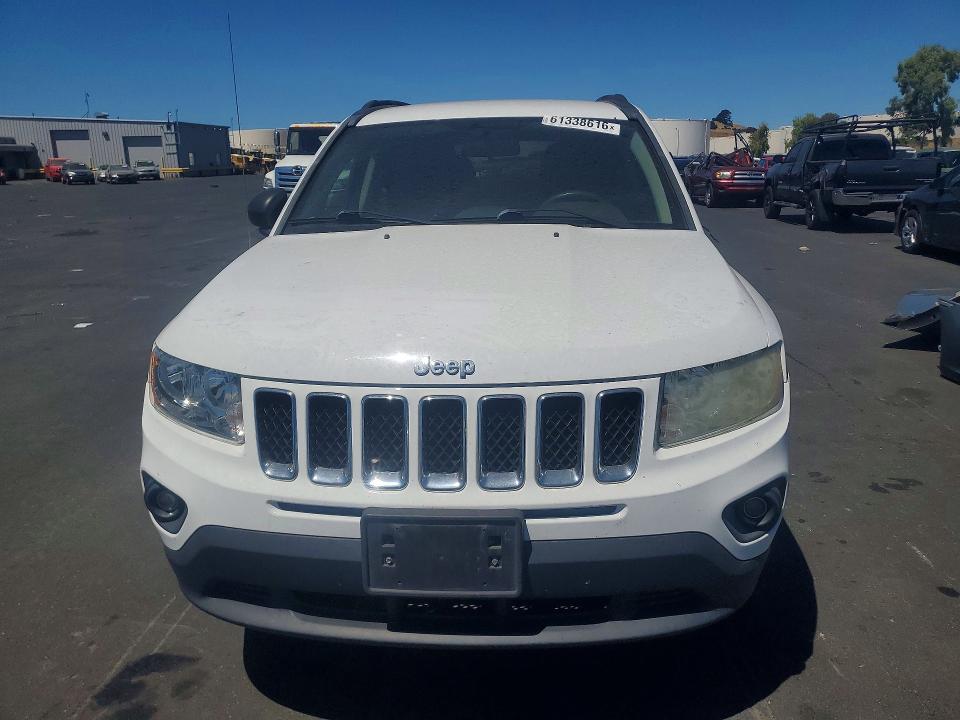 61338616 :رقم المزاد ، 1J4NT1FA2BD195592 vin ، 2011 Jeep Compass مزاد بيع
