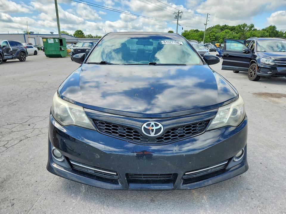 61527156 :رقم المزاد ، 4T1BF1FK6CU074361 vin ، 2012 Toyota Camry مزاد بيع