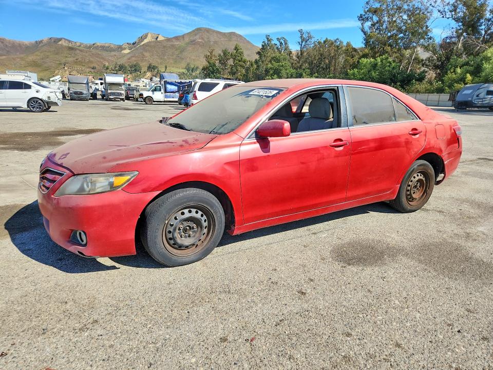 61421526 :رقم المزاد ، 4T1BF3EKXAU107520 vin ، 2010 Toyota Camry مزاد بيع