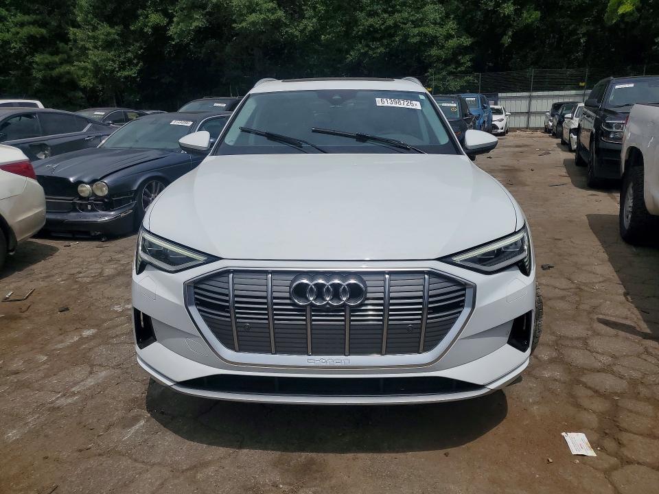 Продаж на аукціоні авто 2021 Audi E-tron, vin: WA1LAAGEXMB024151, номер лоту: 61398726
