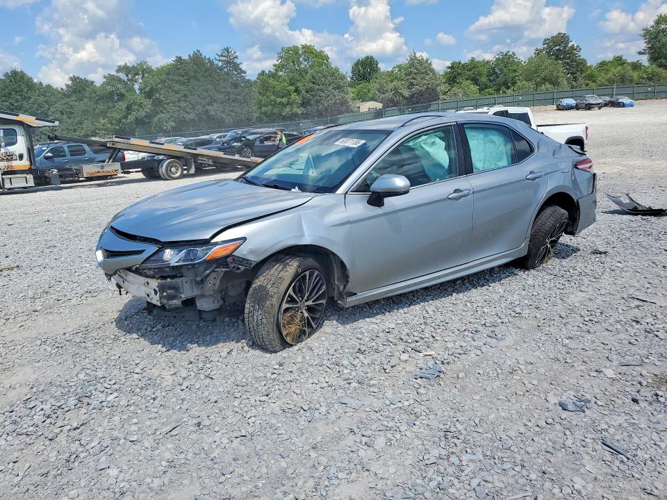 60071186 :رقم المزاد ، 4T1G11AK2LU931545 vin ، 2020 Toyota Camry مزاد بيع