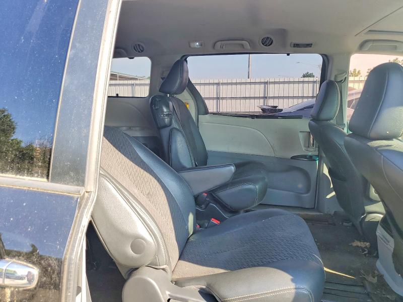 61028356 :رقم المزاد ، 5TDXK3DC8ES458999 vin ، 2014 Toyota Sienna مزاد بيع