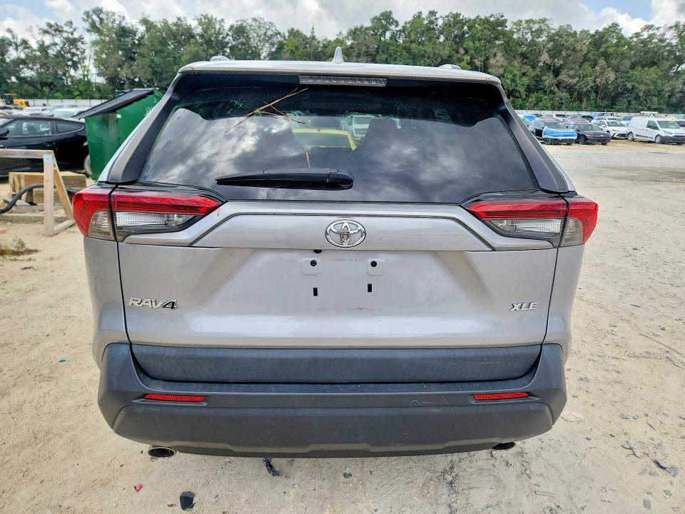 2021 Toyota Rav4 მანქანა იყიდება აუქციონზე, vin: 2T3W1RFV2MC140990, აუქციონის ნომერი: 60671456
