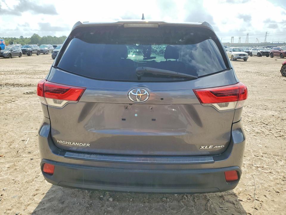 Продажа на аукционе авто 2018 Toyota Highlander, vin: 5TDJZRFHXJS525691, номер лота: 61028766